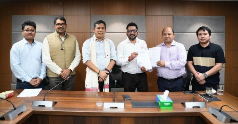 APSTS signs MoU with RedBus-MakeMyTrip for online ticketing