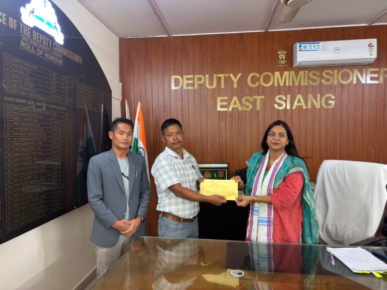 Adi Artistes Association extends financial aid to flood victims