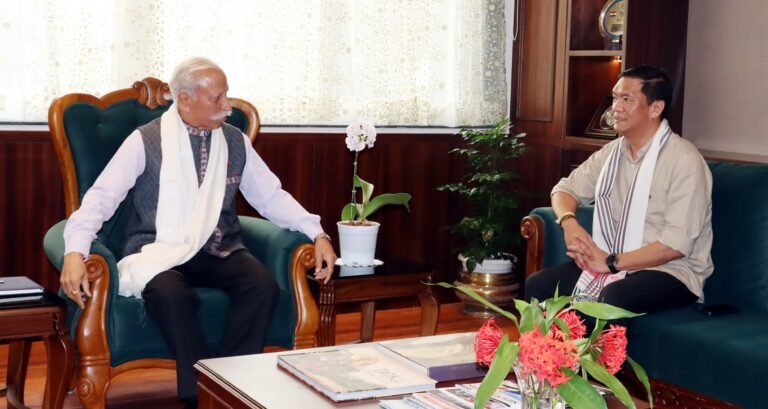 Guv commends Khandu for outreach on Siang project
