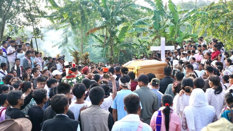 Thousands bid farewell to Rusa paramount chief Panwang Wangham