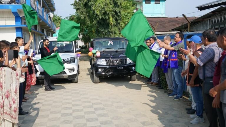 Wangsu hands over vehicles to allied departments in Longding